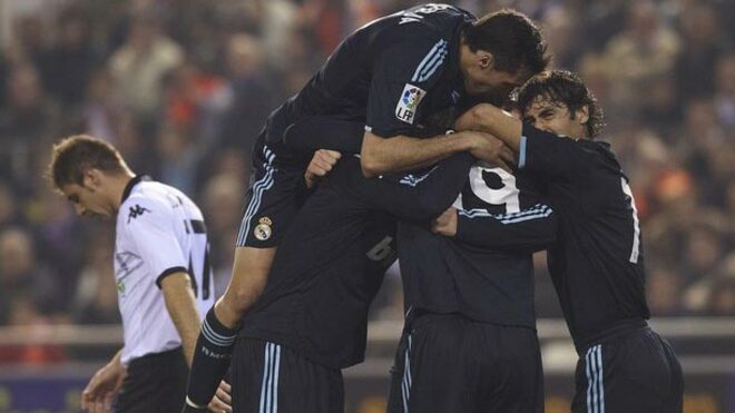 Валенсия - Реал Мадрид 2:3 (Примера Дивисион 12.12.2009) Валенсия - Реал Мадрид 2:3 (Примера Дивисион 12.12.2009)